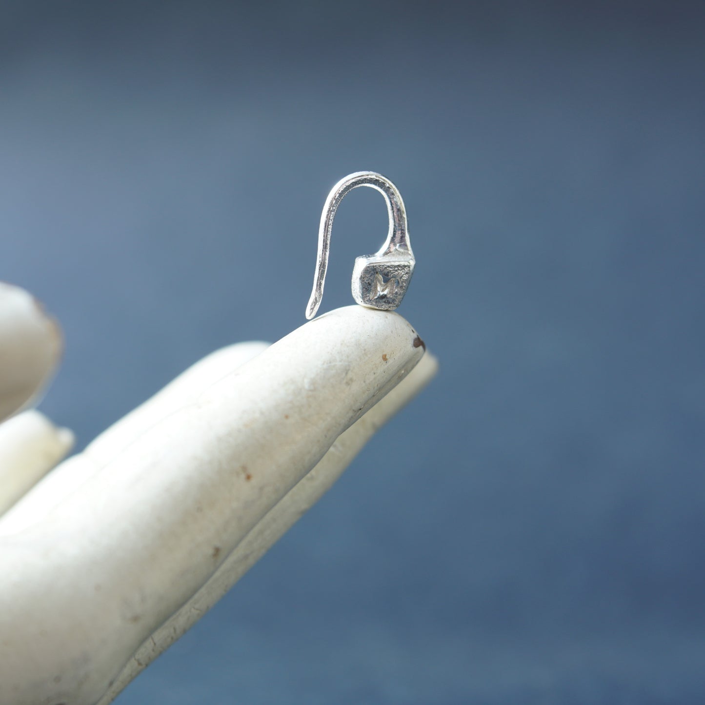 Arete Clavo Muerde
