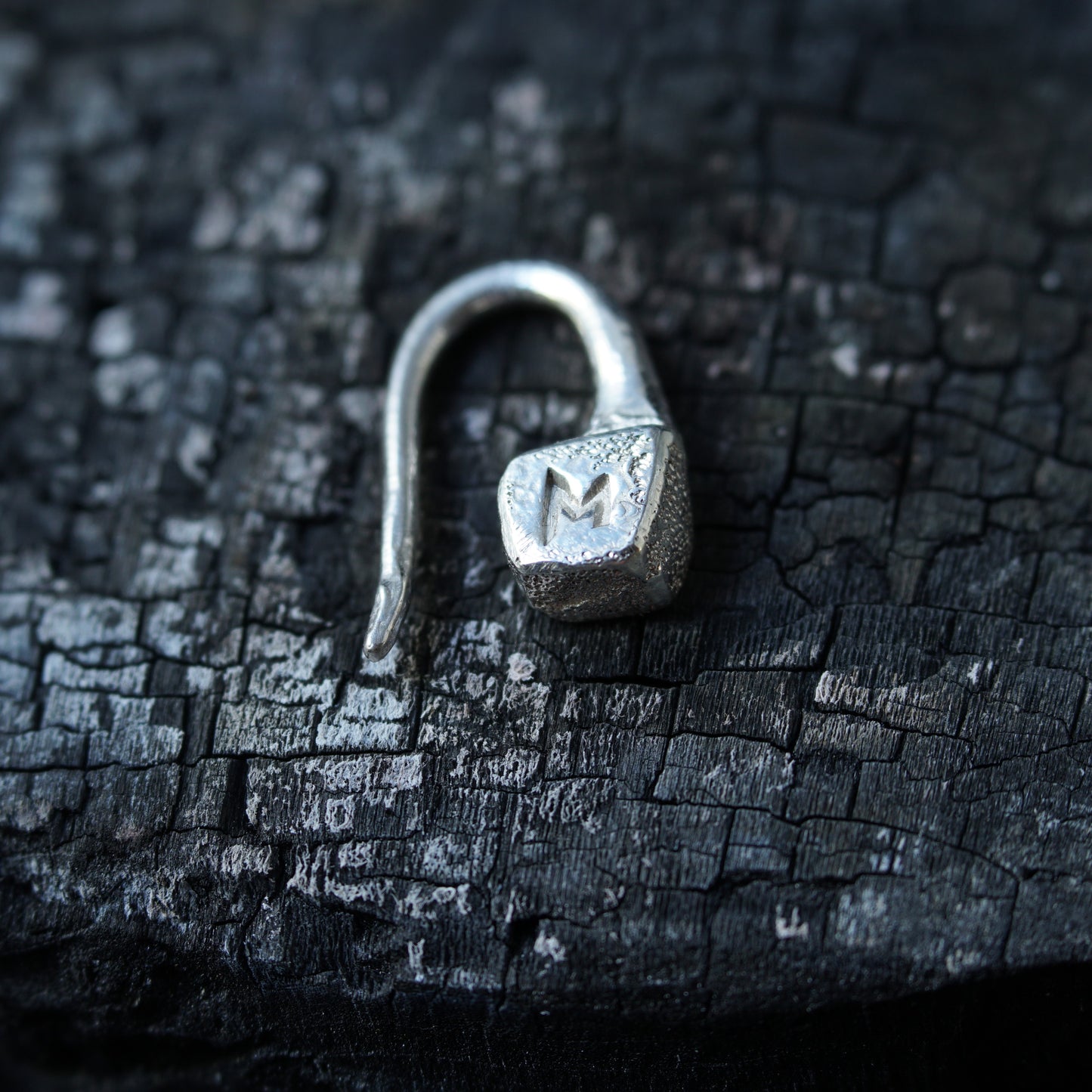 Arete Clavo Muerde